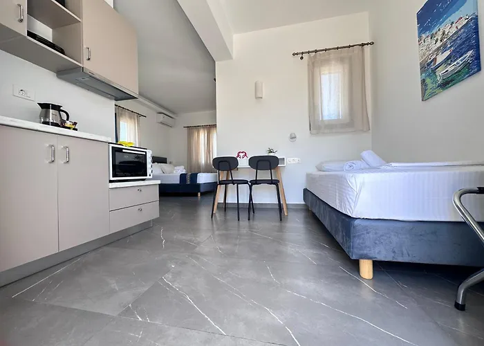 Cosmos Irakleia (Naxos)